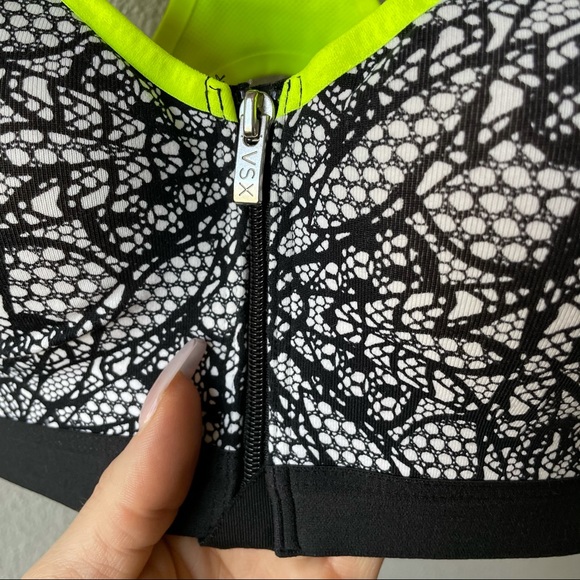 Victoria’s Secret VSX Incredible Sports Bra 32A - Picture 3 of 11